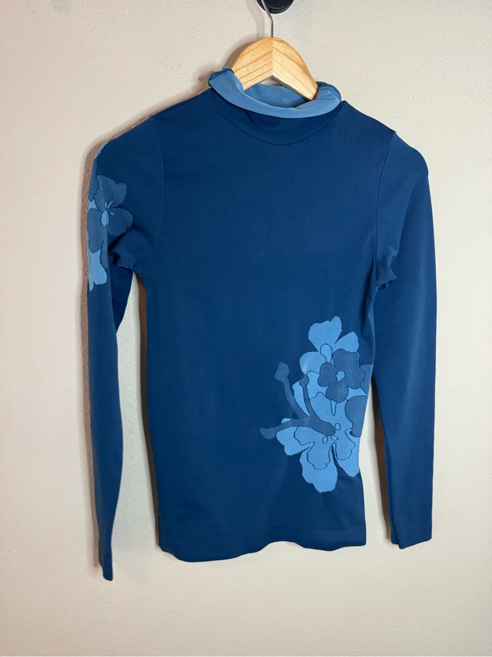Athleta Blue Floral Mock Neck Long Sleeve Ultra Stretch Fitted Top Size M